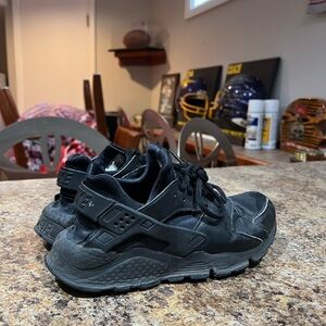 Woman’s size 6.5 Huaraches